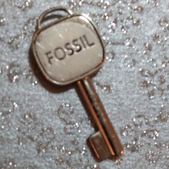 FOSSIL (RARE!) HANG TAG/KEY ๐ FOB REPLACEMENT; METAL/ENAMEL CAMEL/GOLD CHARM - Picture 2 of 5